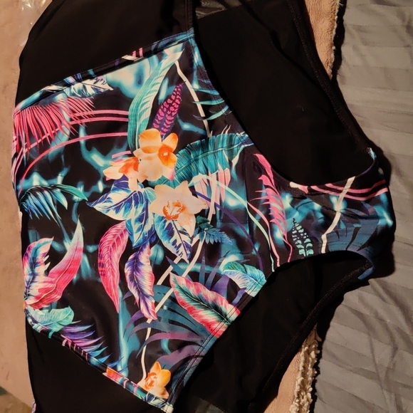 🔶SLIM FIX UNDERWIRE PIPING ONE PIECE SWIMSUIT - Picture 8 of 12